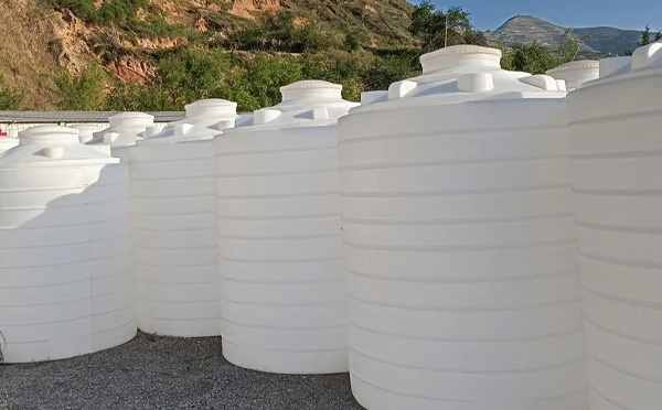 化工液体储存注意事项——选对PE卓尼塑料桶避免安全隐患