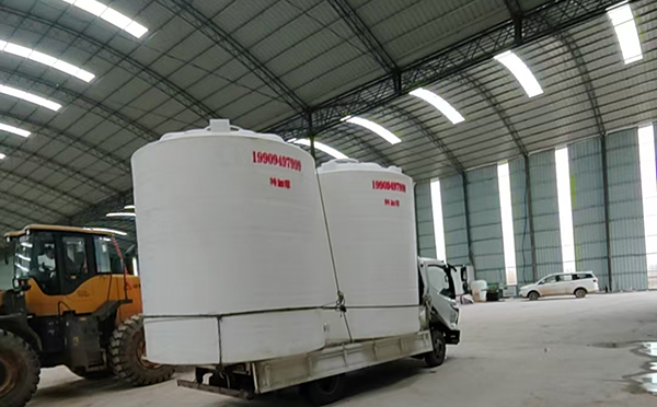 特加厚卓尼塑料大桶装车运输交付实录 特加厚卓尼塑料大桶装车运输交付实录